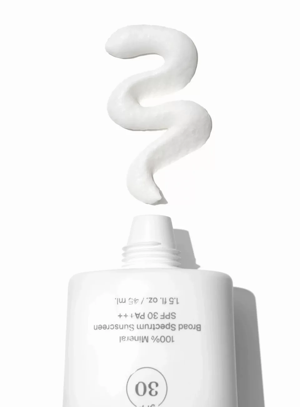 supergoop-mineral-sheerscreen-spf-30-applicator