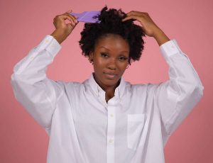 product-shot-1304x1000_0008_tangle_teezer_march_22_shot-13-bisi-ecom-hair-pick-in-hand_1120_edit_600x6002x